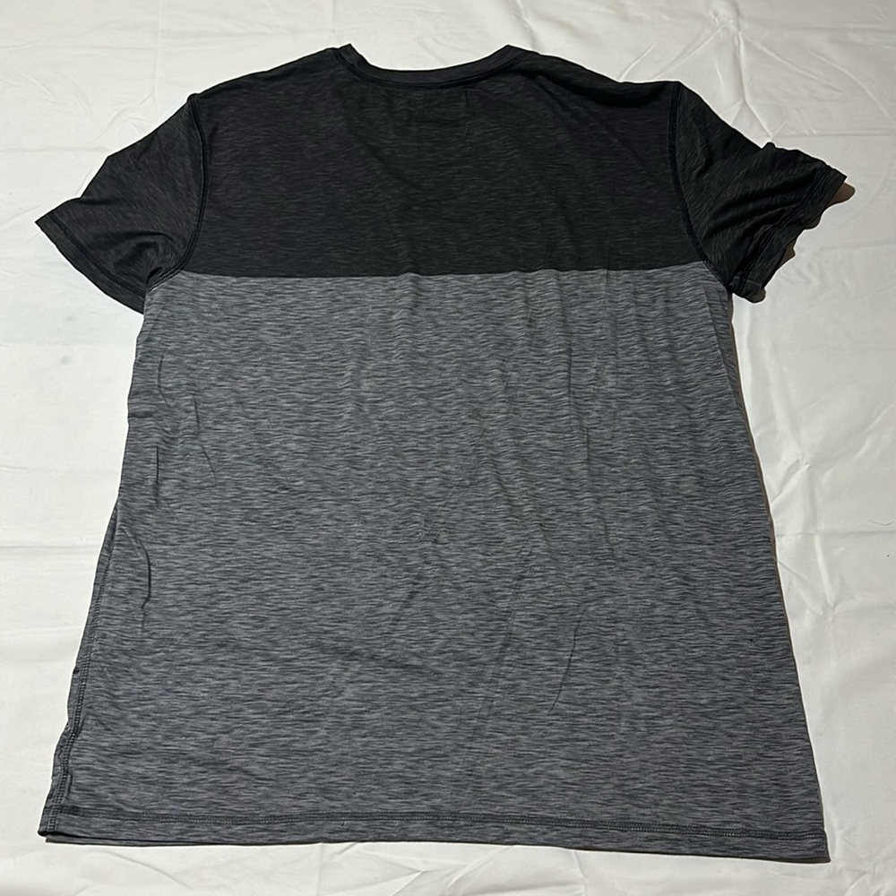 American Eagle AEActive 360 Extreme Flex Reflective Strip tshirt - Picture 3 of 3